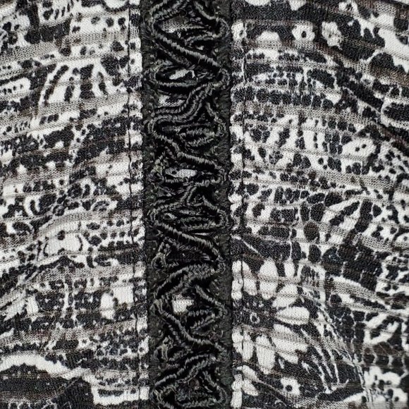 COPY - Dressbarn Black White Short Sleeve Subtle Floral Y2K Look Top, Size SP - Picture 5 of 14